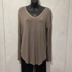 CARLY JEAN LOS ANGELES TAUPE LONG SLEEVE V-NECK TOP